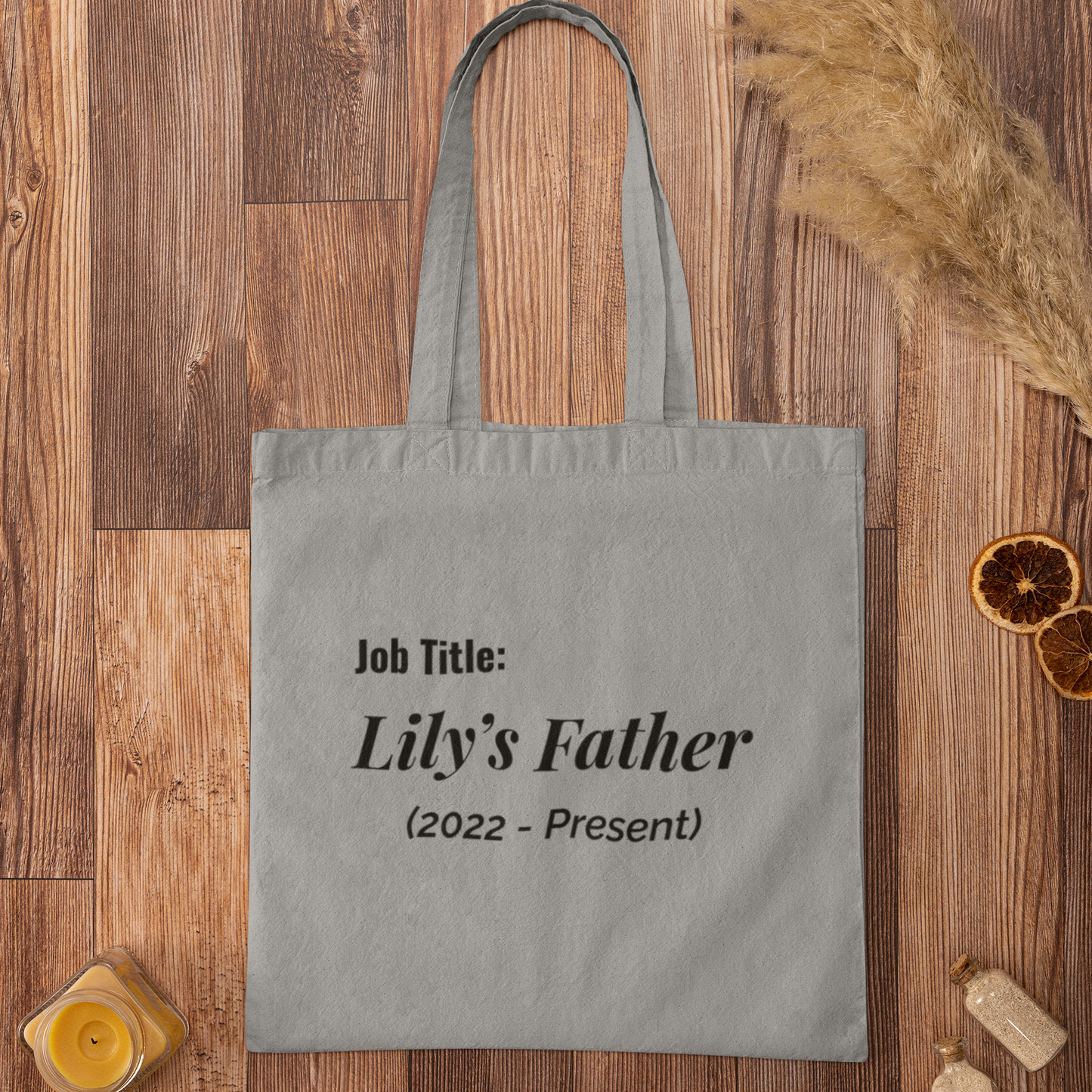 Job Title Father personalized tote bag in grey with Lily's Father 2022 Present design – Father’s Day new dad gift